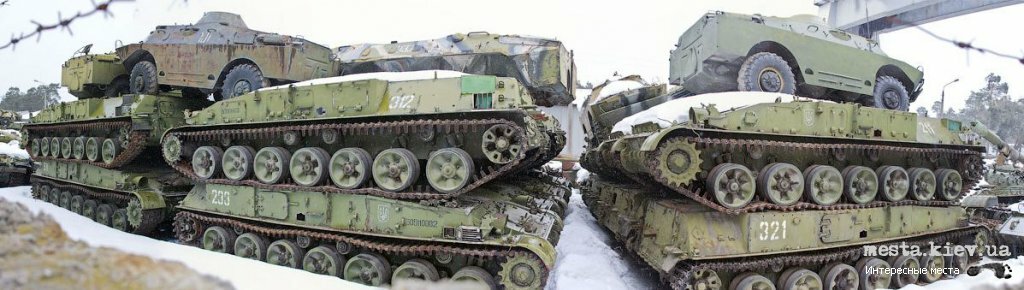 Экскурсии по Киеву. Кладбище военной техники 1290262800_tanki-13