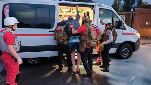 Волонтери УЧХ допомагали постраждалим після нічної атаки на Київ