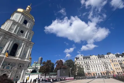 Над Києвом у День Незалежності помітили хмару у формі України з Кримом