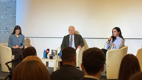 Боріс Джонсон презентував у Києві книжку «Кайданів немає»