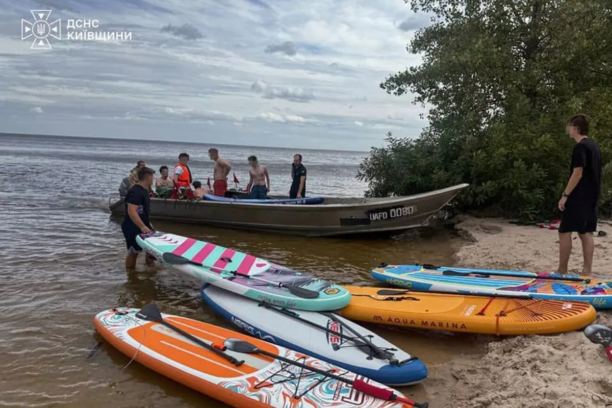 На Київському морі врятували 21 учасника корпоративу на SUP-дошках