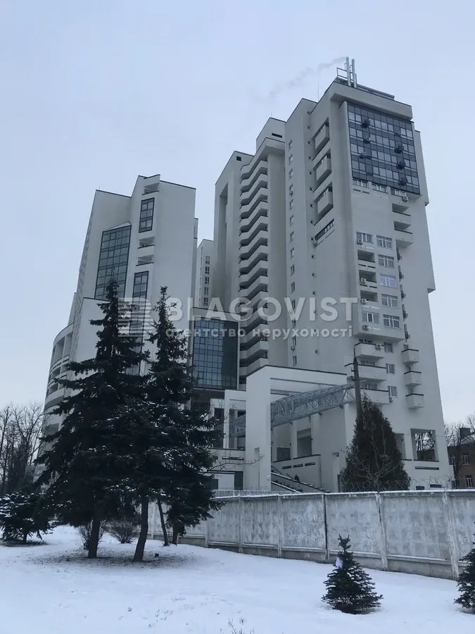 У Києві виставили на продаж квартиру на Берестейському проспекті за 4,4 млн грн