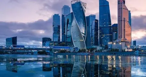 У «Москва-Сіті» оголосили масову евакуацію: вимкнені ліфти, люди спускаються піш
