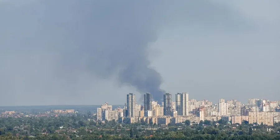 У Києві впали уламки дронів у трьох районах, є загоряння — Кличко