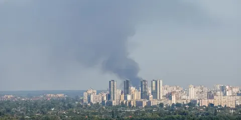 У Києві впали уламки дронів у трьох районах, є загоряння — Кличко