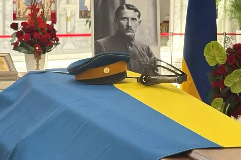 Прах Євгена Коновальця прибув до Києва: графік прощання та перепоховання