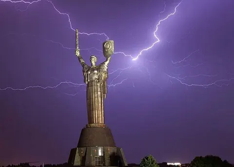 Київ і область 24 вересня накриють дощі: оголошено жовтий рівень небезпеки