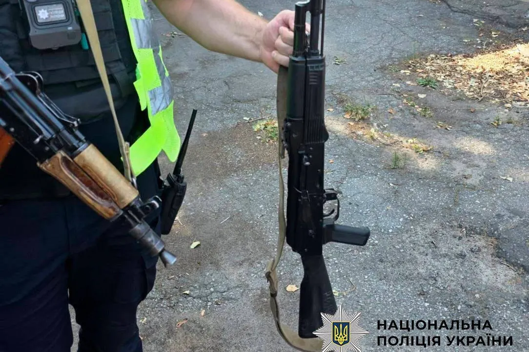 У Києві військовий погрожував цивільному трофейним автоматом