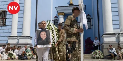 «Я віддала сенс всього життя»: у Києві попрощалися з 20-річною волонтеркою Вітал
