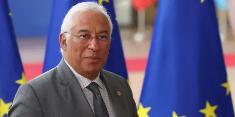Антоніу Кошта привіз внучці з Києва качечку у вишиванці