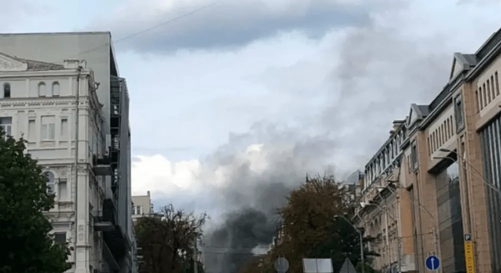 Російський дрон влучив у будівлю СБУ в центрі Києва: є постраждалі