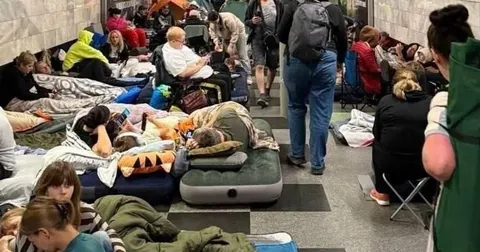 Чи не пускали киян до метро під час нічної атаки: у метрополітені відповіли