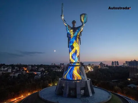 «Автострада» профінансувала світлову інсталяцію на «Батьківщині-Матері»