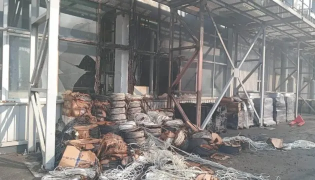 Російська атака пошкодила завод «Київгума» в Броварах: людей евакуювали вчасно