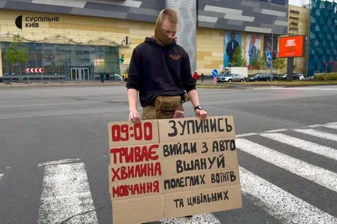 У Києві на 18 світлофорах вмикатимуть «Усім червоний» під час хвилини мовчання