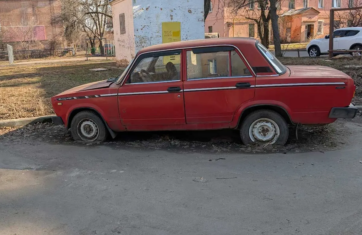 У Полтаві досі не вирішили проблему покинутих авто: чиновник не відповів на запити