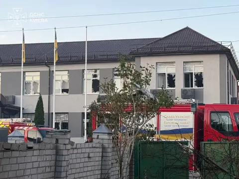 Атака дронів на Київ: наслідки у трьох районах, є постраждалі