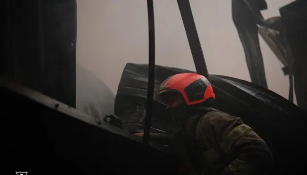 Незначний витік аміаку на підприємстві у Києві: загрози немає