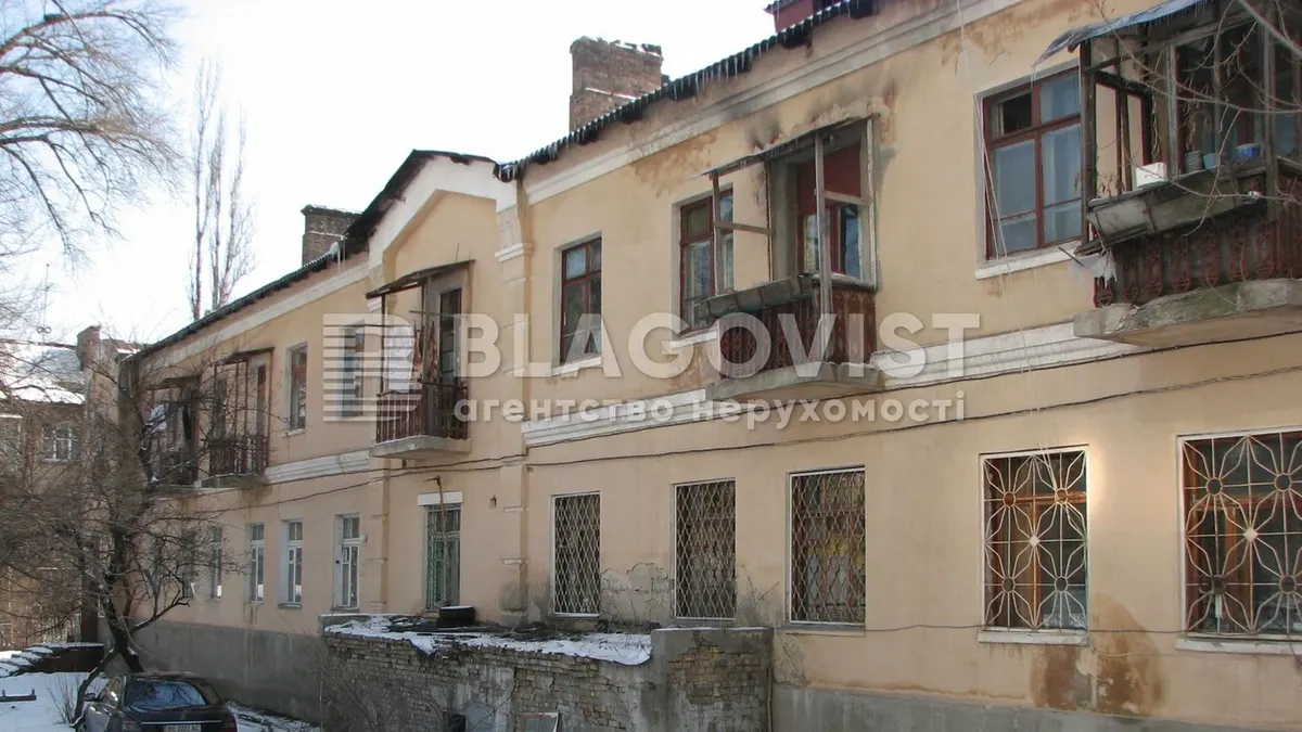 На Рибальському острові продають квартиру в будинку 1939 року