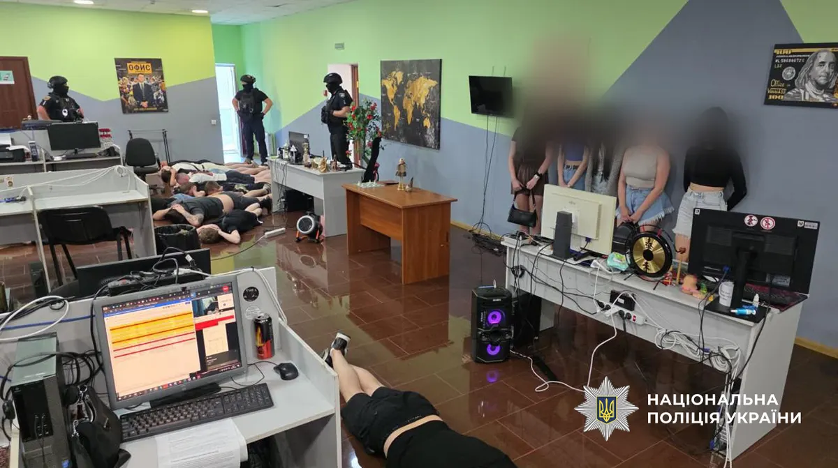 Ліквідація 94 шахрайських call-центрів: деталі спецоперації