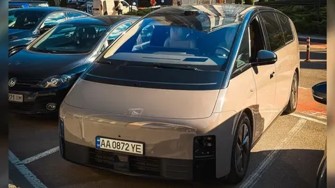 У Києві помітили Li Mega: сімейний електромінівен за 69 900 доларів