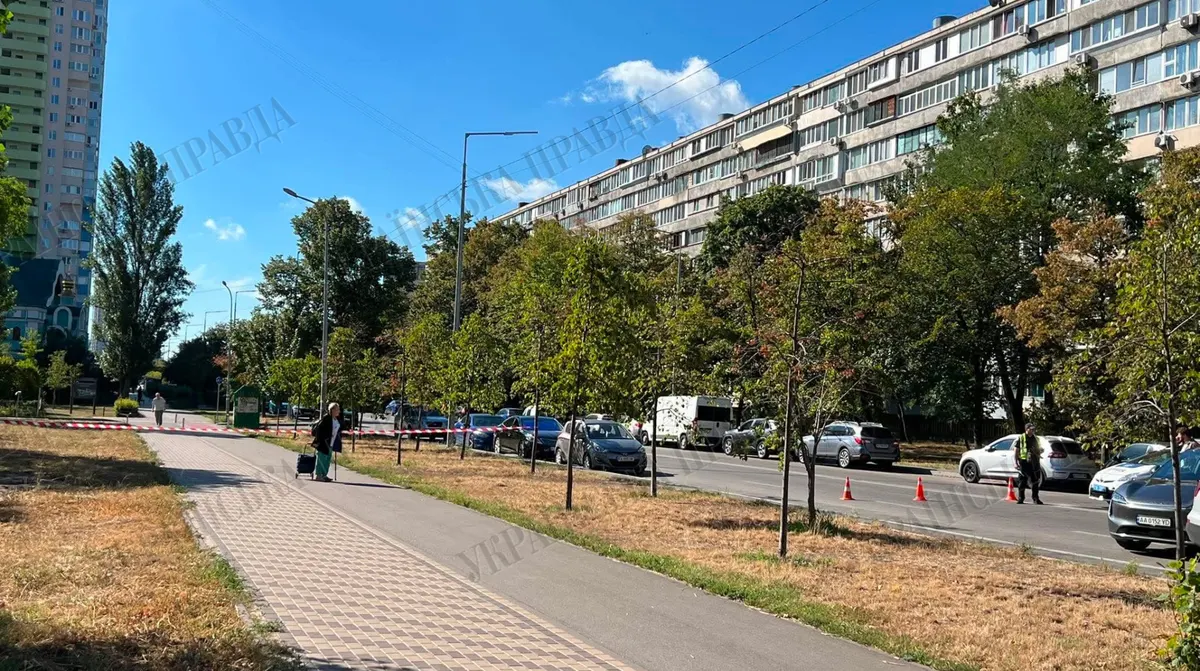 У Києві через спецоперацію перекрили вулицю Шумського, змінено рух транспорту