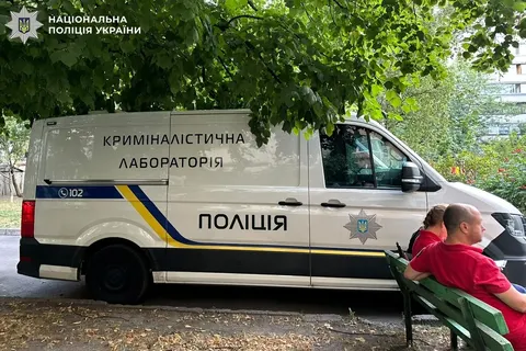 У столичному хостелі чоловік загинув від удару ножем у серце