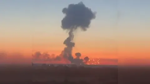 Під Києвом після вибуху спалахнула пожежа: що відомо