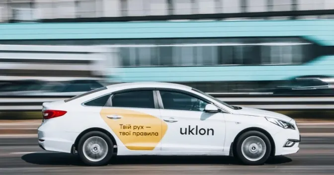 Чому в Києві під час тривог дорожчає таксі: пояснення операторів