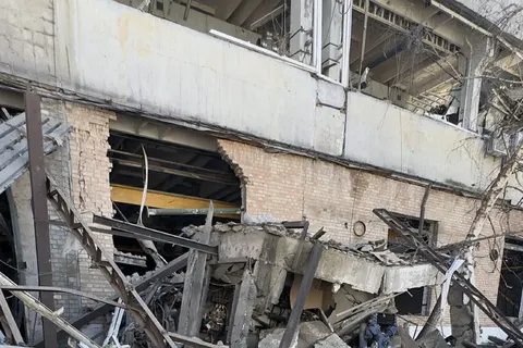 Російська атака на Київ пошкодила офіси двох видавництв