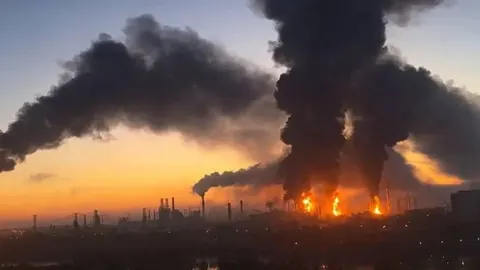 Сотні дронів на Москву: у Капотні горів НПЗ, аеропорти не приймали рейси