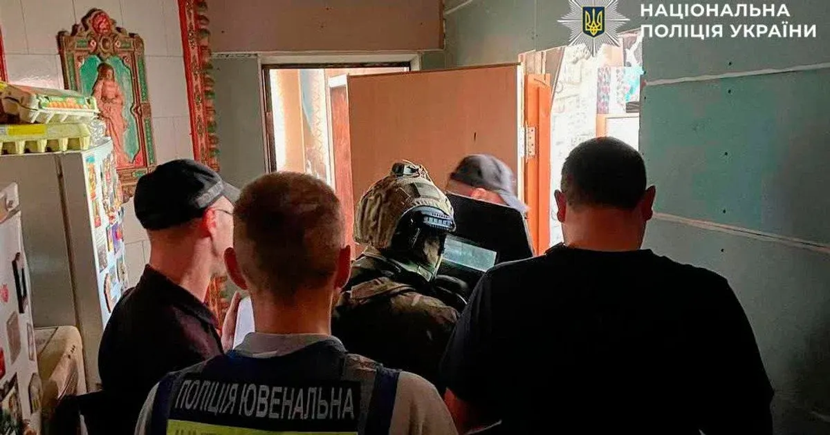 На Подолі двоє підлітків нападали на жінок: подробиці