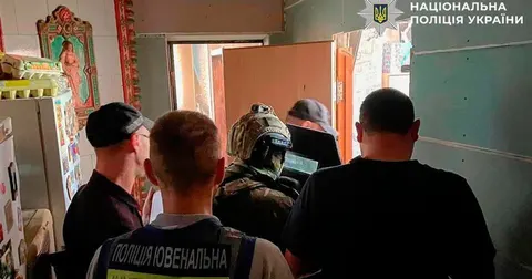 На Подолі двоє підлітків нападали на жінок: подробиці