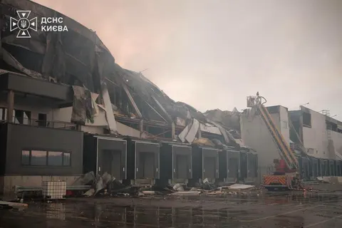 Після повторного удару по логістичному центру Novus мережа перерозподіляє запаси