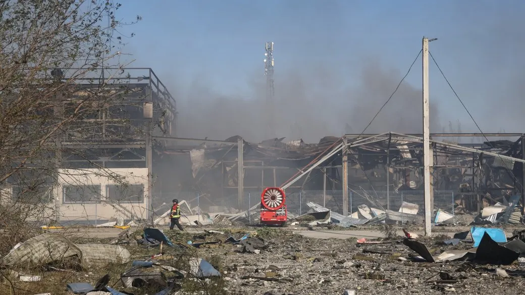 У Милій на Київщині 37 загиблих через детонацію боєприпасів, Київ четверту добу під атакою дронів