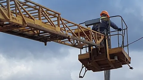 Частина Оболонського та Подільського районів Києва залишилась без світла через аварію
