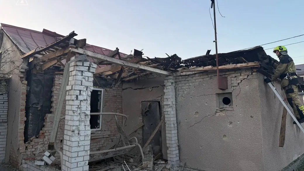Атака РФ на Київ: у Святошинському районі пошкоджено приватний сектор, двоє травмованих