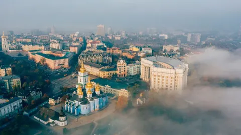 Київ накрив густий смог: червоний рівень небезпеки через пожежі