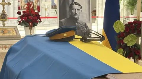 Прах Євгена Коновальця привезли до Києва: коли перепоховання