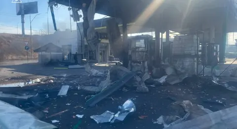 Удари по АЗС у Києві: п'ятеро постраждалих, серед них рятувальник