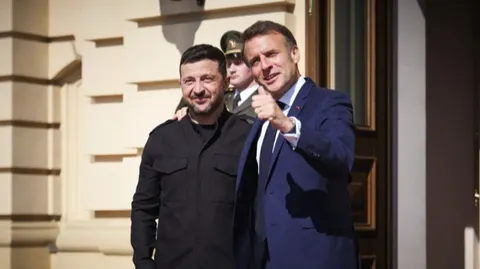 Макрон засудив нічний удар Росії по Києву та пообіцяв нові санкції