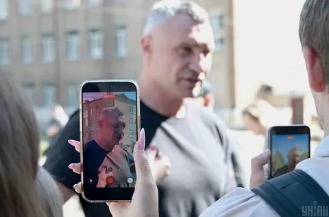 Київ просить уряд дозволити рух мостами під час тривог та послабити комендантськ