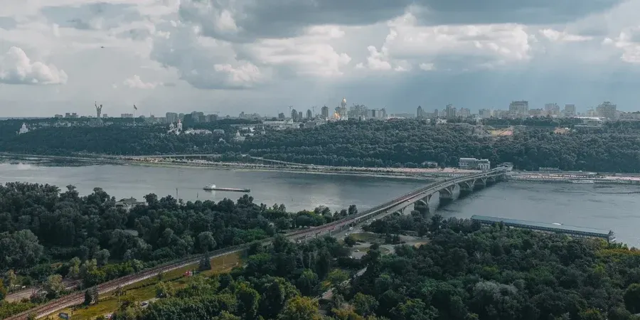 У Києві на кілька днів частково перекриють рух мостом Метро