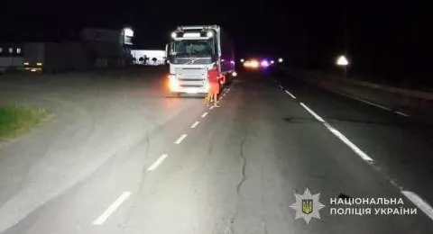 На трасі Київ – Чоп вантажівка смертельно травмувала пішохода