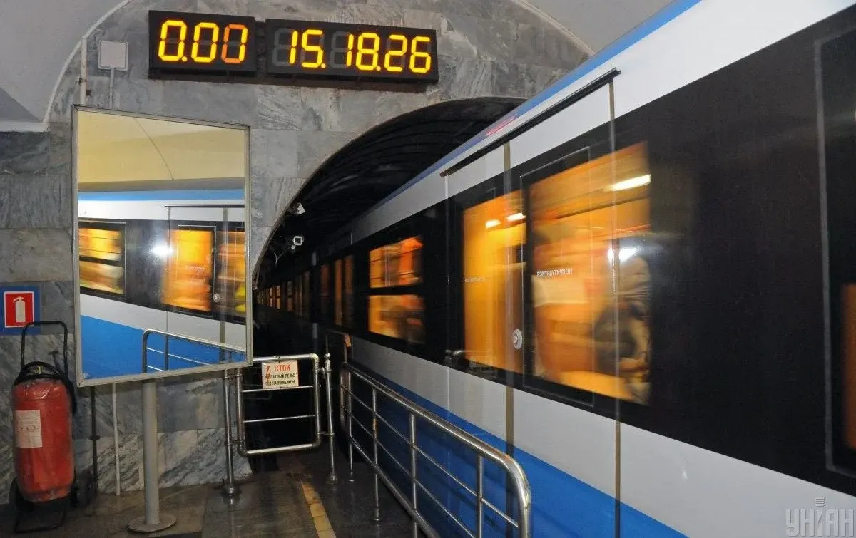 Метро в Києві з 10 вересня працюватиме на годину довше