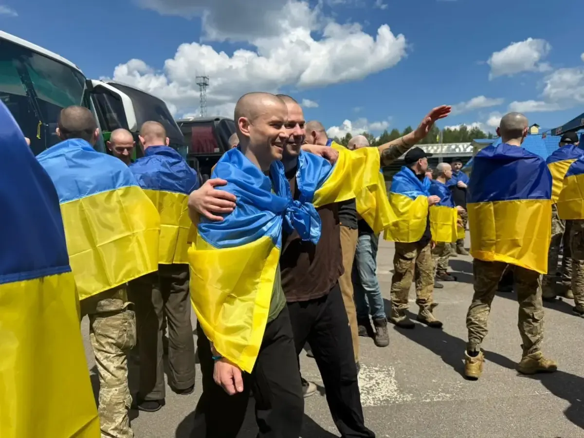 45 тисяч для звільнених з полону: у Києві вже виплатили 110 захисникам