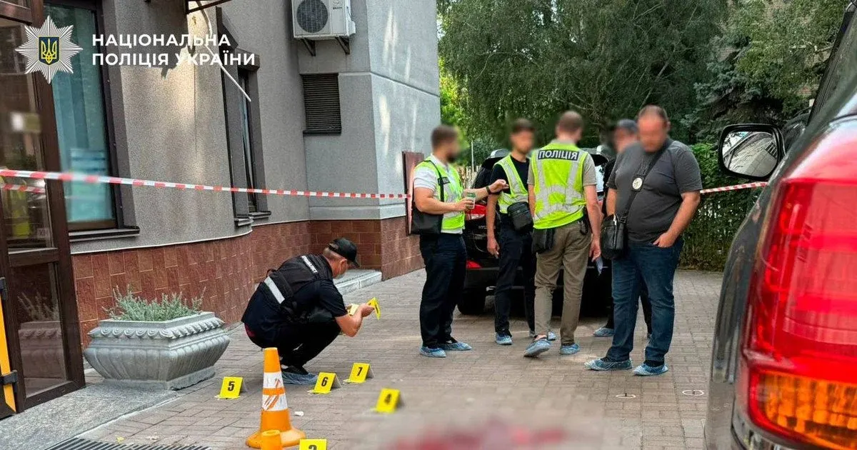 Стрілянина у Києві: поранено чоловіка, поліція шукає нападника