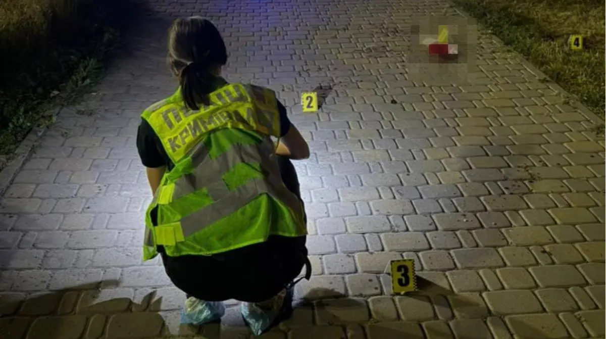 У Києві на вулиці вибухнув боєприпас: постраждали четверо людей