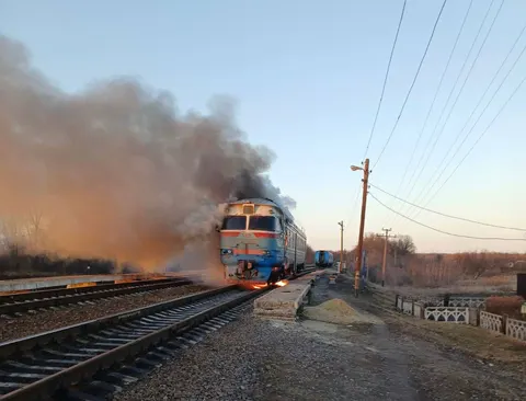 Російський удар по потягу Київ — Миколаїв: пасажирів евакуювали, постраждалих не