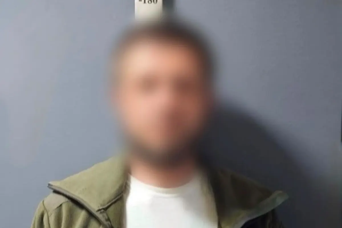 У Дніпровському районі Києва нетверезий чоловік стріляв у дворі житлових будинків